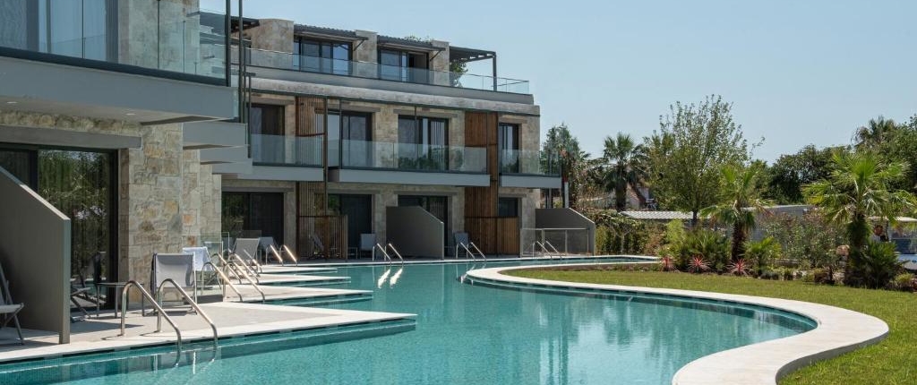 Portes Lithos Luxury Resort 