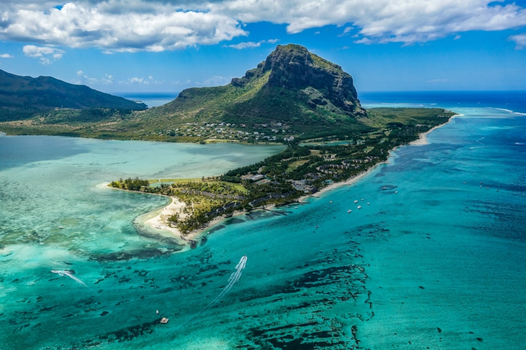 Plajă și recif de corali în Mauritius, vedere aeriană